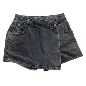 Zara Asymmetrical Overlay Denim Black Skort Size Medium